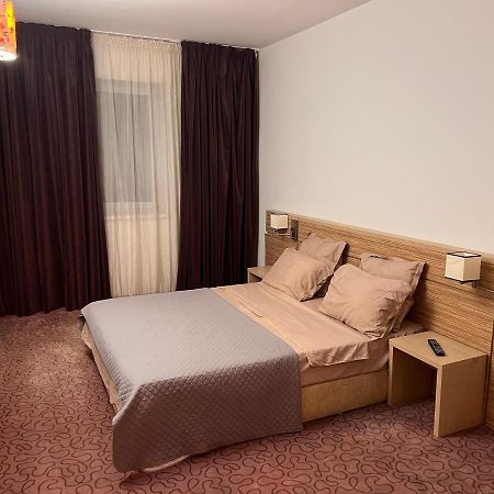 Residence Rin Grand Vitan Bukares Bagian luar foto